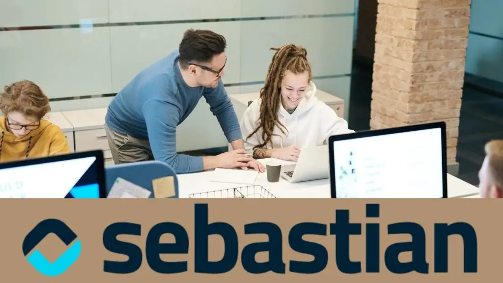 Empleado usando el portal del empleado Sebastian de Stratic para gestionar recursos humanos de forma digital y autónoma