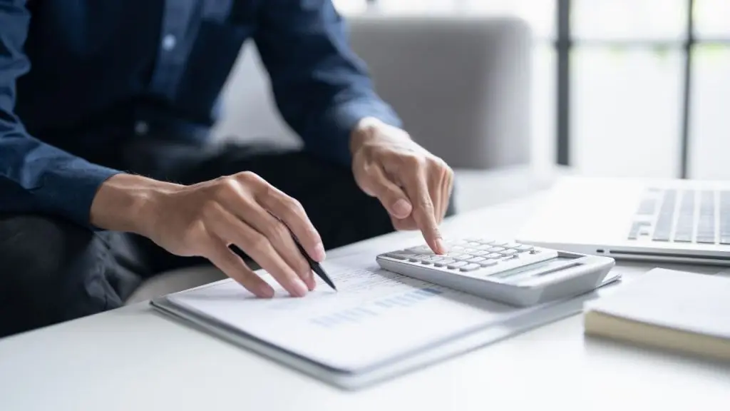 Compras y ventas en un ERP gestionadas por un profesional con informes y calculadora – Stratic