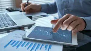 Qué es ICR aplicado a la automatización de documentos empresariales con análisis de datos en tablet por Stratic